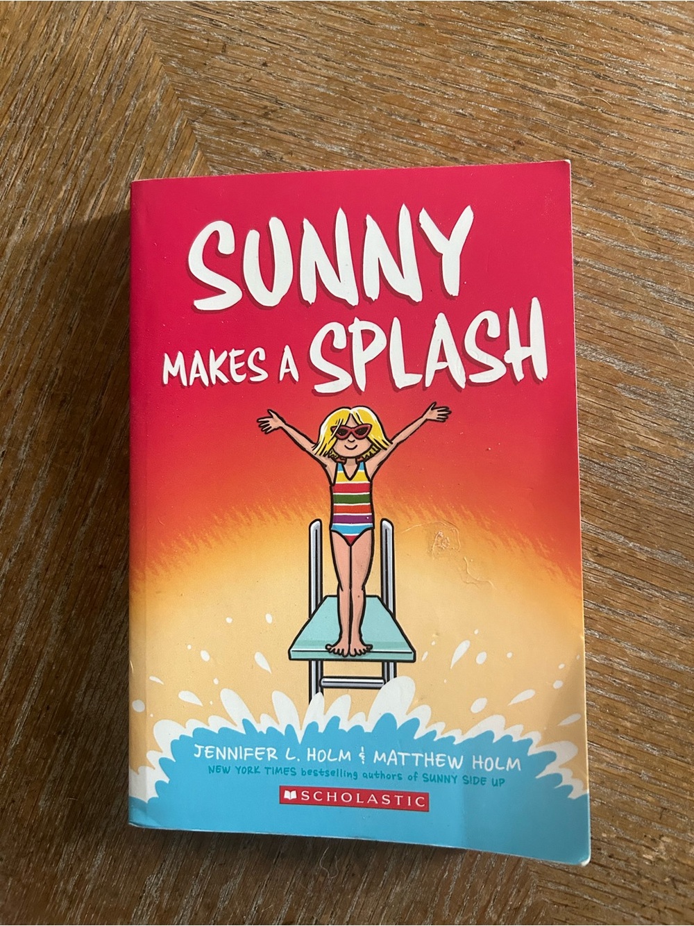 Scholastic Sunny Makes a Splash - Pink, Orange, Blue Cover